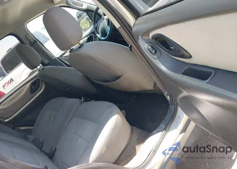 2005 Ford Escape Xlt from USA, damaged, VIN 1FMYU93115KD10570